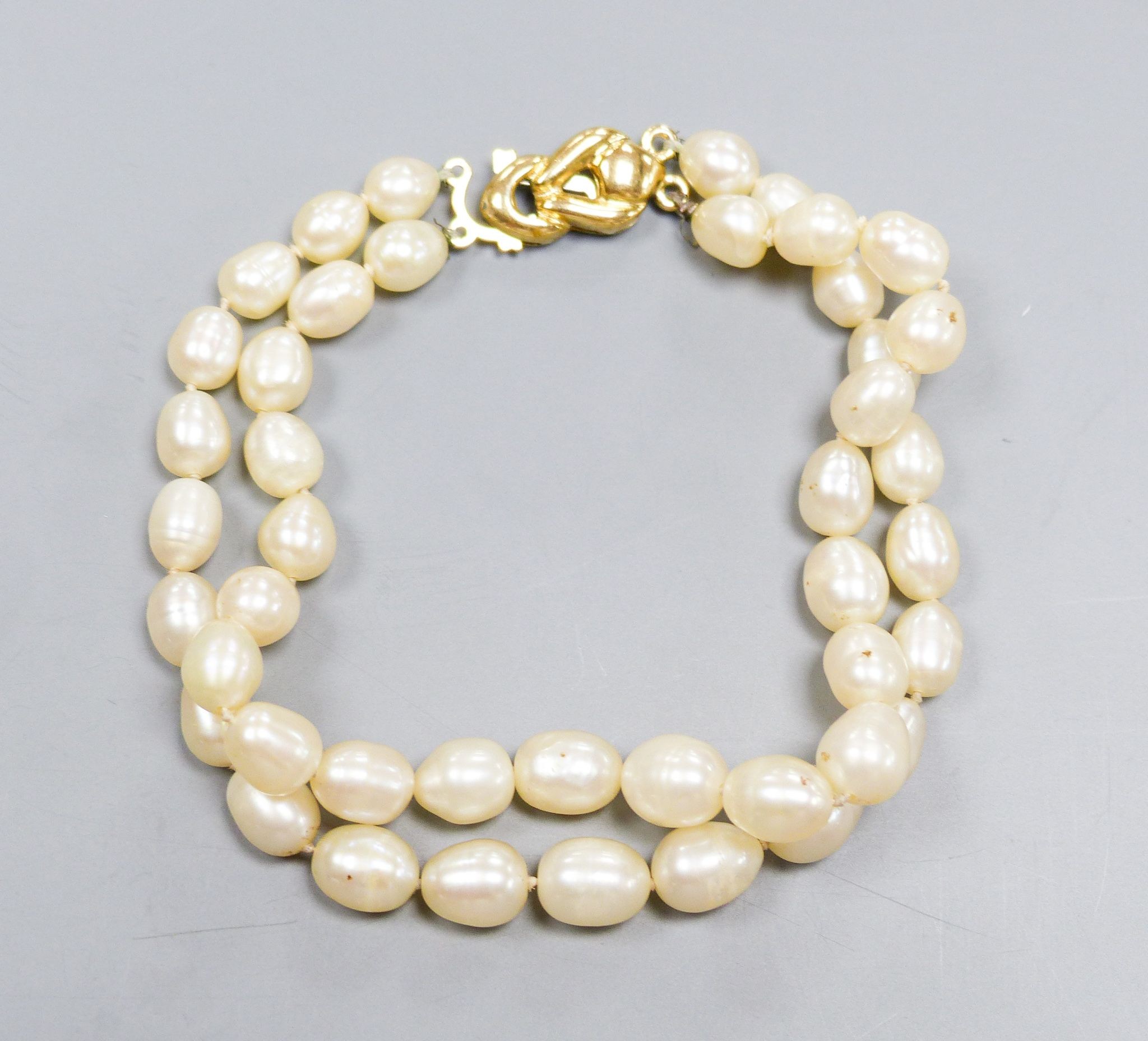 A double strand freshwater? pearl bracelet, with 925 gilt clasp, approx. 18cm.